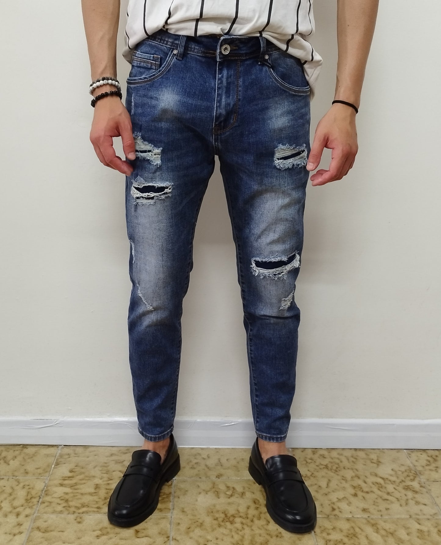 JEANS SLIM CON ROTTURE